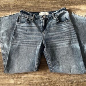 Hollister Low-Rise Relaxed Straight Jeans Size 6R